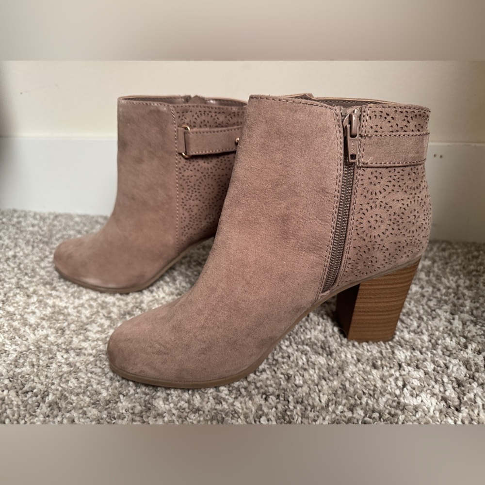 Brand new- NWOT Lauren Conrad Suede Boots